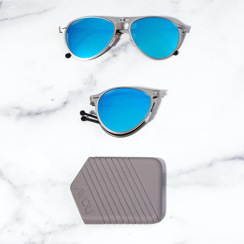 How to Carry Spare Eyeglasses Without Bulk